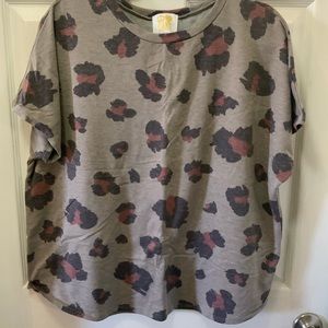 Dolman leopard top